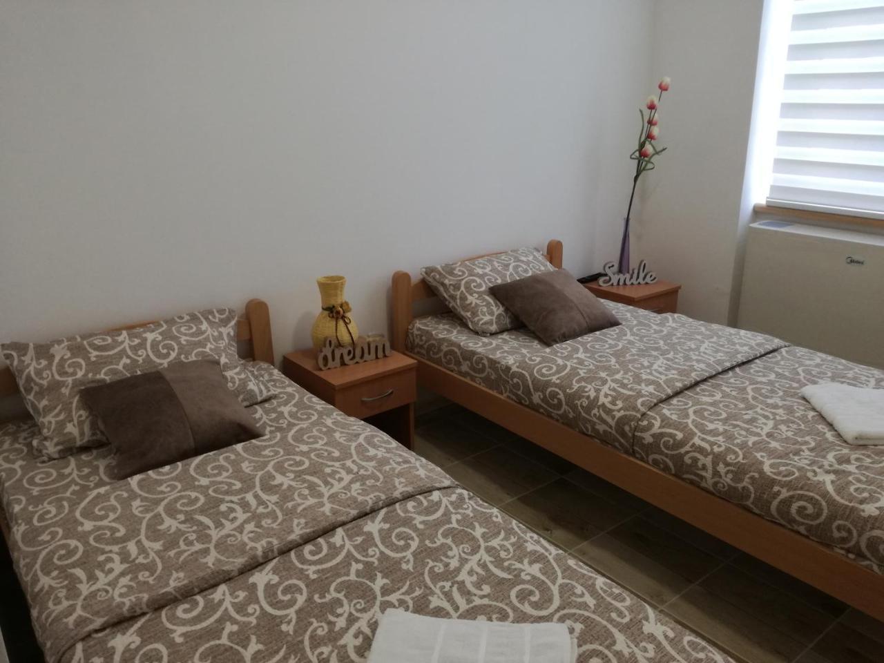 Apartmani Maja זרנג'נין מראה חיצוני תמונה